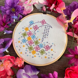Moon Meadow: padrão moderno de blackwork