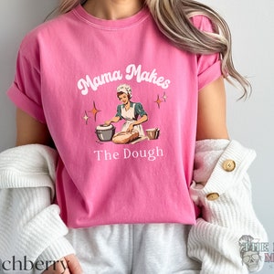 Mama Makes the Dough Shirt, Sourdough Bread Shirt for mom, Sourdough Starter, Breadmaking Tshirt, Sourdough Baker Gift, Gift for Her, Retro