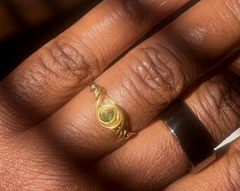 Anillo sencillo de acero inoxidable con gema