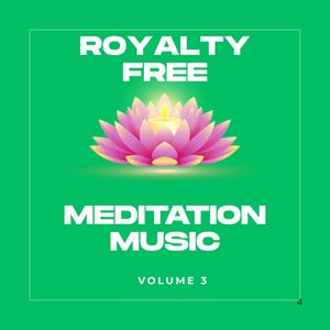 Könnte beinhalten: Ein grüner Hintergrund mit weißem Text, der „ROYALTY FREE“ und „MEDITATION MUSIC VOLUME 3“ lautet. In der Mitte des Bildes befindet sich eine rosa-gelbe Lotusblume mit einer Kerze.