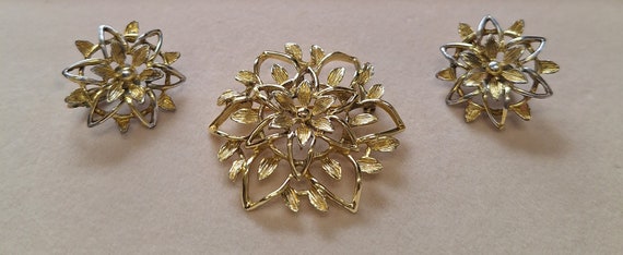 Vintage Sarah Coventry "Carnation" Brooch pin Ear… - image 3