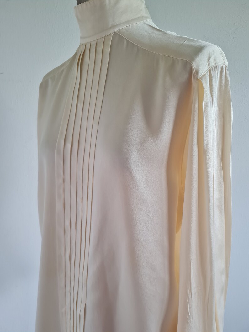 ESCADA blusa de seda color crema años 80 imagen 1