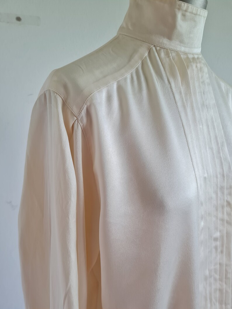 ESCADA blusa de seda color crema años 80 imagen 5