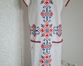 Handgemaakte geborduurde vintage jurk uit de jaren 60