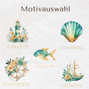 Puede incluir: Una colecci&oacute;n de cinco ilustraciones en acuarela titulada Motivauswahl, que presenta un faro con flores llamado Nordlicht, una concha llamada Strandkind, un pez llamado Fischkopp, un tim&oacute;n de barco con flores llamado K&uuml;stenliebe y un velero llamado Meerliebe.