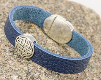 15-mm-Armband aus blauem Leder mit silberner Schließe und Schlaufe