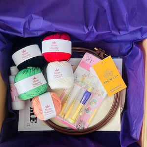 Punch Needle Embroidery Starter Kit – Beginner DIY Set with Patterns, Threads, Hoop & Tote Bag – Complete Punch Needle Kit