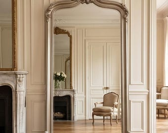 Duże, srebrne, ozdobne, drewniane lustro, zabytkowe rzeźbione lustro ścienne, dekoracyjny akcent ścienny