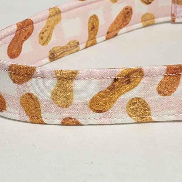 Peanuts on Pink Dog Collar
