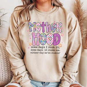 Motherhood Floral Checkered Sweatshirt, Retro Mother Hood Sweater, Funny Mom Tee, Sarcastic Mama Sweat, Retro Mom Tee, Sassy Mothers Day Tee