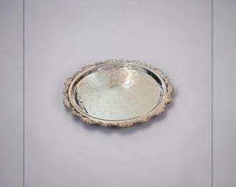 ヴィンテージ ヴィクトリアン エッチング花柄縁取り トウル シルバーメッキ トレイ 丸いスクロール模様付き