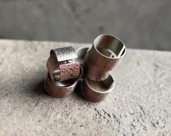 MCM Etch Design Luxe Brutalist Hong Kong Pewter Napkin Holder Rings Set-7