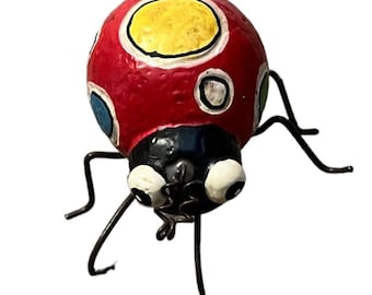 Nueva escultura de mariquita steampunk de metal en 3D