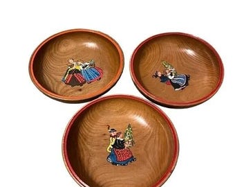 Nuevo juego de 3 pequeños cuencos decorativos de madera pintados a mano con bailarinas.