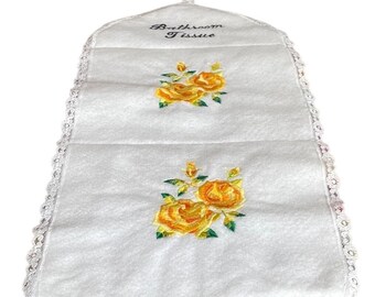 Handbroderad toalettrullehållare med två fack, gul blomma, NY