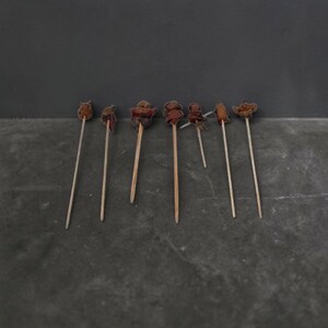 Palillos para aperitivos y cócteles de cerámica de estilo vintage, hechos a mano a mediados del siglo XX, juego de 7