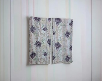 7 piezas de cenefas y paneles de cortina Croscill Chambord con estampado floral amatista.