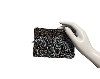 Hemelsblauwe en bruine kralen clutch met kralen, maat 8 x 5 "
