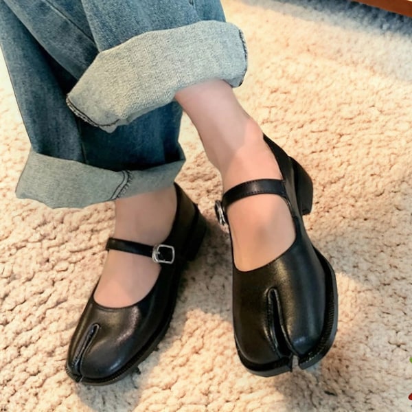 Handgefertigte Tabi-Schuhe aus Leder für Damen | Mary Jane Retro-Schuhe mit geteilter Zehenpartie | Tabi-Ballettschuhe aus Leder mit Knöchelriemen für Damen