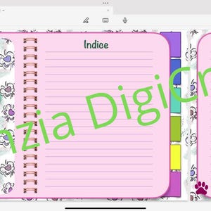 Peut inclure: Un carnet numérique avec une couverture rose et des pages lignées. Le carnet a une reliure à spirale et des onglets colorés. La couverture présente un motif floral et le texte "MIEI APPUNTI". Le texte "Indice" est visible sur une des pages.