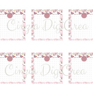 Può includere: Sei blocchi per appunti bianchi con un bordo floreale rosa e un cerchio rosa in alto. Ogni blocco per appunti ha una griglia a punti e il testo "Cinzia Dig Crea" in corsivo grigio chiaro.