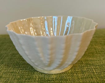 Vintage 4th Mark (1946-1955) Belleek Double Shell Open Sugar Bowl/Candy Dish