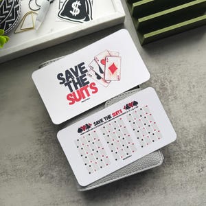 Jeu Défi Épargne SAVE THE SUITS | Tracker A6 laminé mat