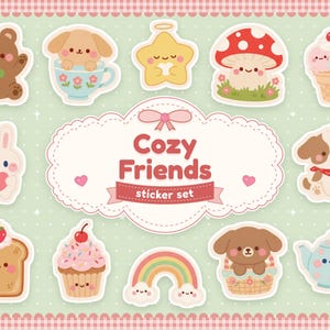 Może przedstawiać: Zestaw naklejek zatytułowany Cozy Friends zawierający różne ilustracje, w tym brązowego niedźwiedzia, szczeniaka w filiżance, gwiazdę, grzyba, lody, królika, szczeniaka z bandaną, tost, babeczkę, tęczę i czajniczek.