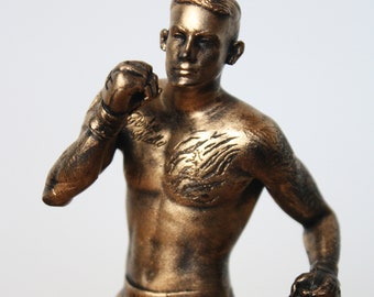 UFC Legend Dustin Poirier Diamantskulpturen för MMA-fans