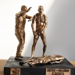 Combat Max Holloway vs Justin Gaethje UFC 300 Édition limitée Sculpture