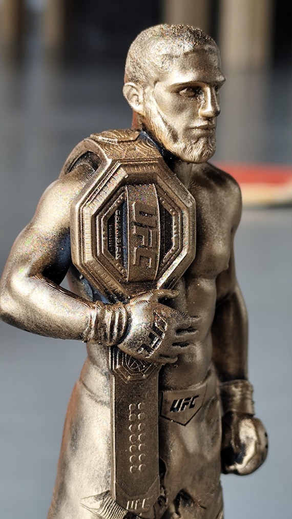 UFCチャンピオン、イスラム・マカチェフの彫像 - Etsy 日本