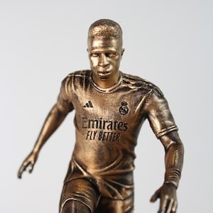 Sculpture Vinicius Jr Real Madrid footballeur Brésilien
