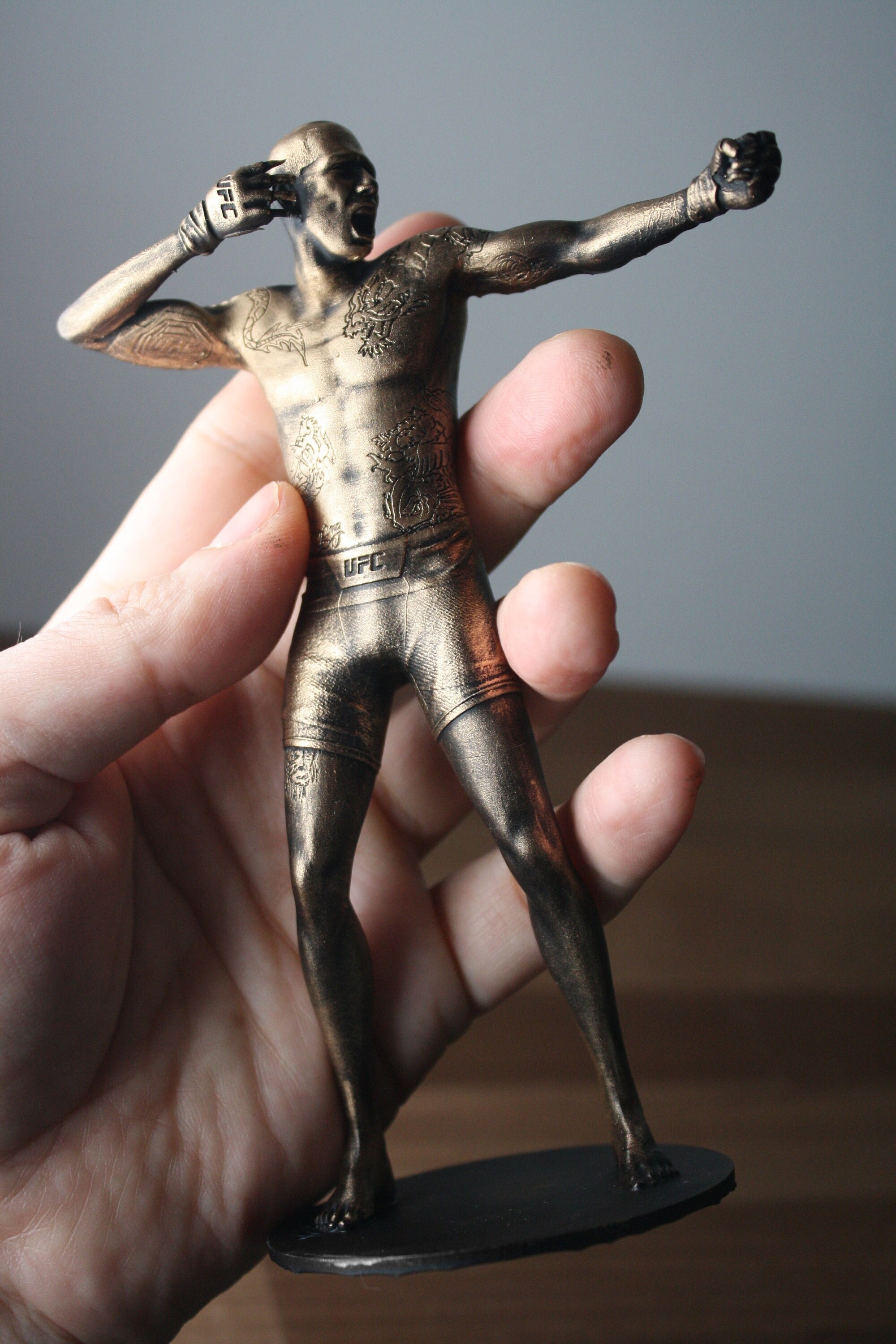 新品】UFC公式 Alex Pereira アレックスペレイラ ー フィギュア 新品