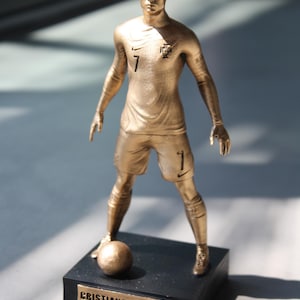 Sculpture 3D Cristiano Ronaldo CR7 Portugal avec podium et Nom
