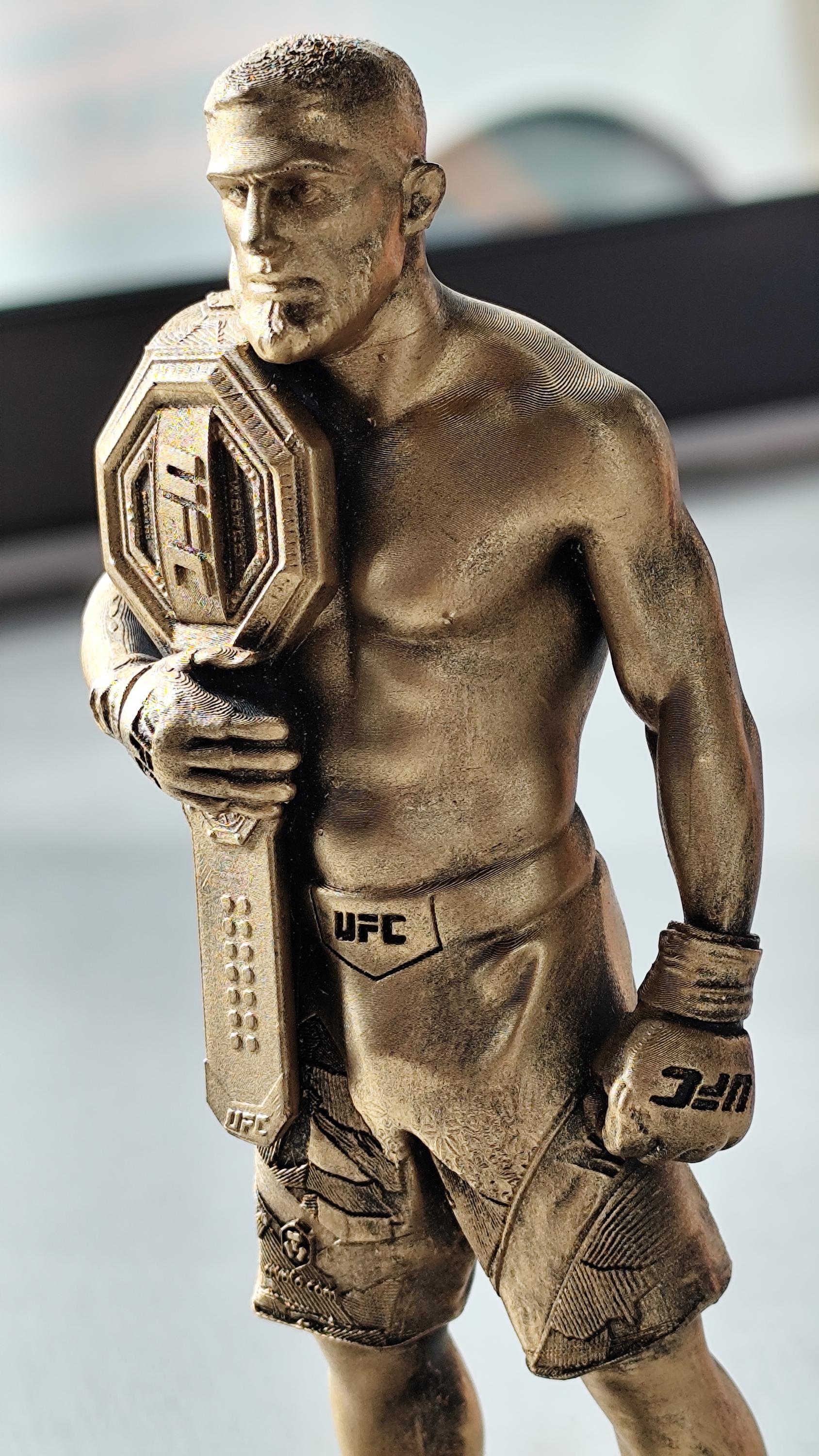 UFCチャンピオン、イスラム・マカチェフの彫像 - Etsy 日本