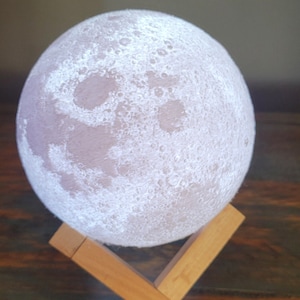 3D Printed Color-Changing Moon Lamp: Rechargeable LED Desk Light