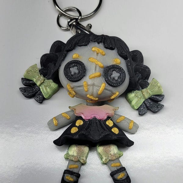 Gothic Articulated Doll Keychain: Spooky Halloween Charm for Anxiety Relief & Alternative Accessories