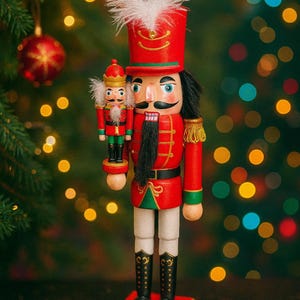 木製くるみ割り人形の兵士と赤ちゃん | 12インチの赤いクリスマス 