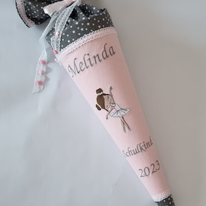 Schultüte Ballerina rosa und grau aus Stoff mit Namen bestickt inklusive Papprohling