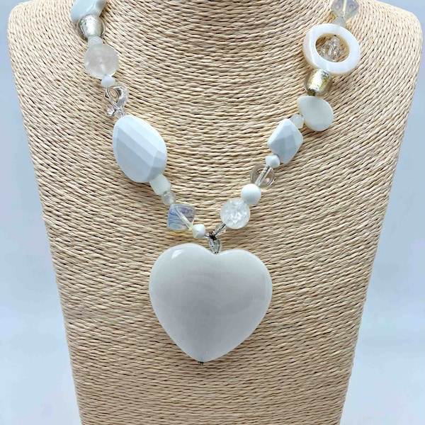 Collier pendentif coeur agate blanc