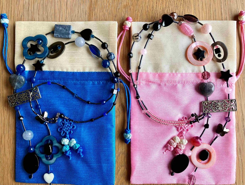 Collier cravate bleu, gris, noir avec perles agate, nacre, verre, tube rocaille, coeur, papillon 画像 10