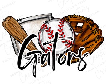 Könnte beinhalten: Ein Baseball-Design mit einem Baseball, einem Schläger, einem Handschuh und einem Homeplate. Das Wort "Gators" ist in schwarzer Kursivschrift geschrieben.