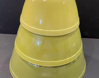 Vintage Pyrex Verde Nesting Muxing/Serving Bowls - set of 4