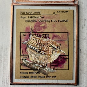 Wren | Pintura em aquarela e tinta | Moldura de folha de cobre | Etiqueta de vagão ferroviário britânico dos anos 1950 | Objetos vintage originais
