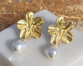 Boucles d'oreilles pendantes fleur et perle nacre, pas cher, couleur or, acier inoxydable