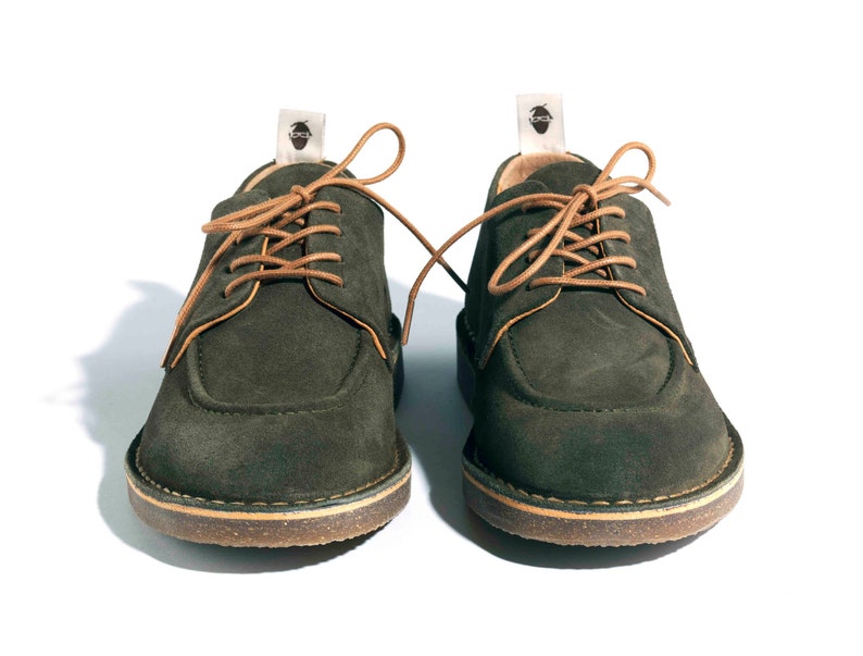 Chaussures basses en cuir velours image 3