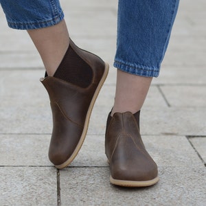 Stivaletti Chelsea in pelle Barefoot, pelle più larga, con drop zero, marrone Charm
