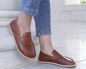 Handgemaakte leren blote voetenschoenen: minimalistische bruine loafers elegant bruin