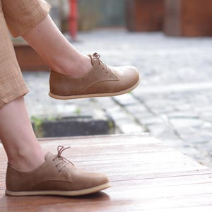 Zapatos descalzos para mujer, color marrón otoño, de cuero, con conexión a tierra. imagen 9