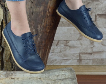 Frauen Barfußschuhe, anpassbare handgefertigte Lederschuhe, bequeme Schuhe mit breiter Kappe, tiefes Marineblau